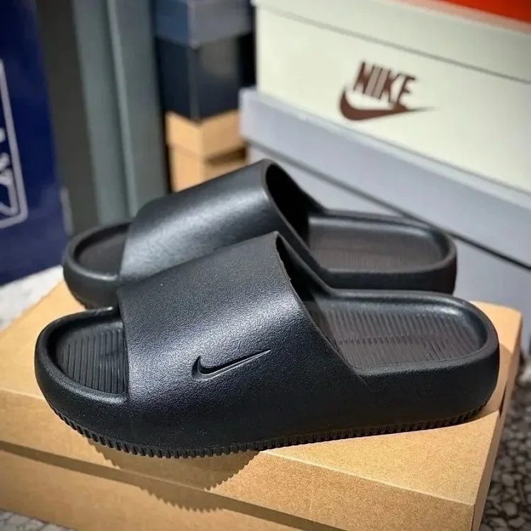 Nike Benassi Slide Sandals [14