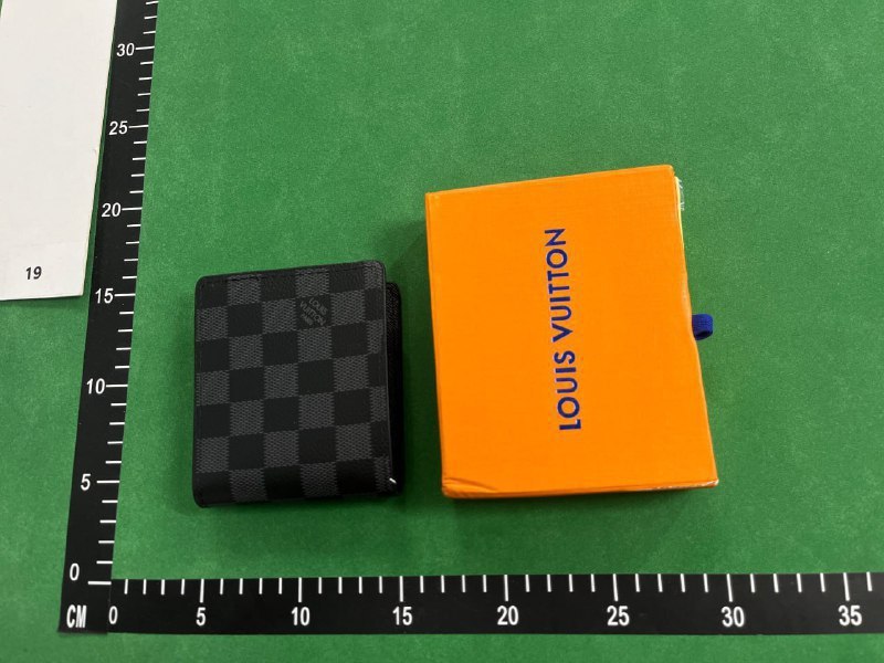 Louis Vuitton /Gucci wallet -2
