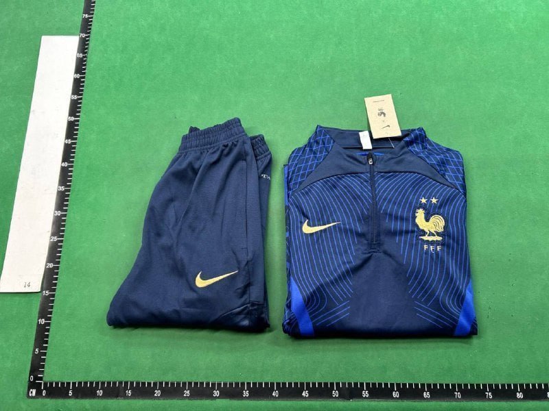 Football suit and jacket (40 CP) -4