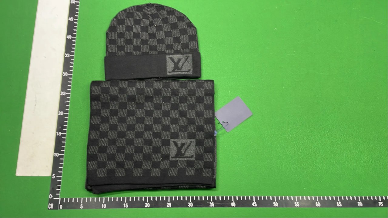  Louis Vuitton Beanie & Scarf (20+) -2
