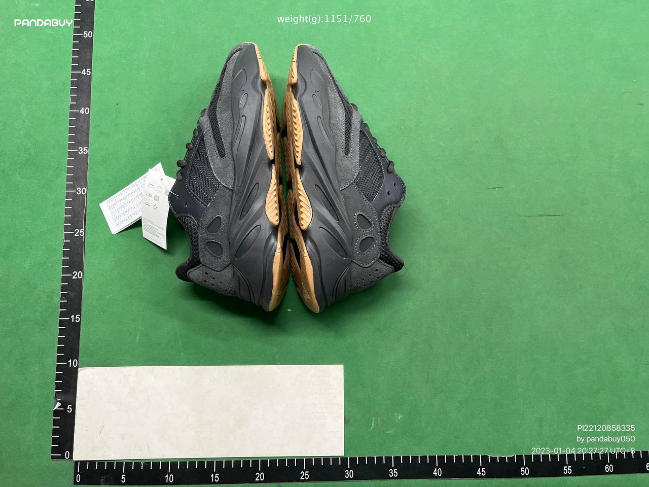 Yeezy boost 700 -2