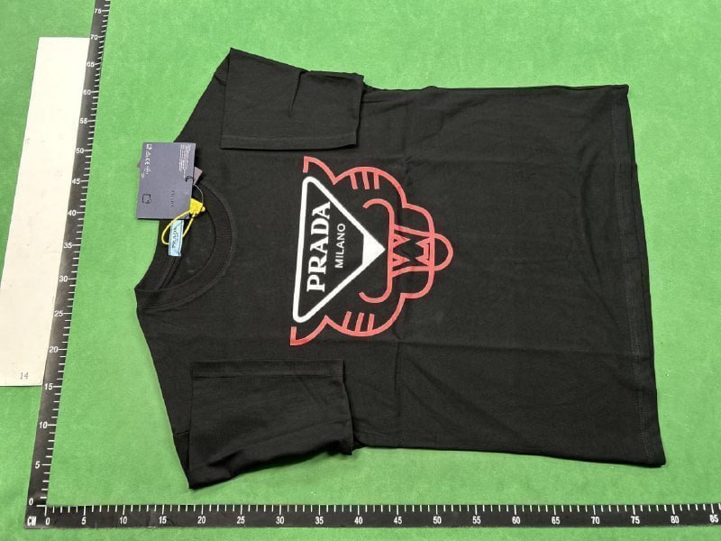 Prada tee (40 CP) -2
