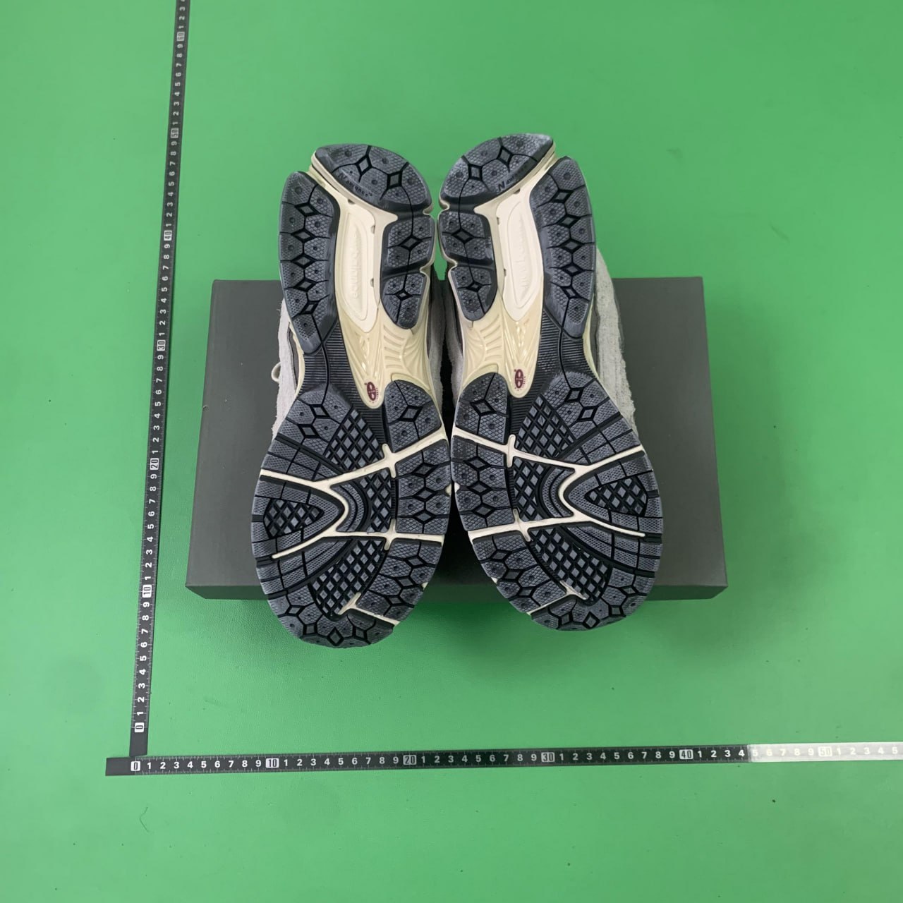 M batch New Balance 2002R -2