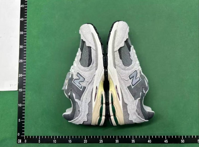 M batch New Balance 2002R -4