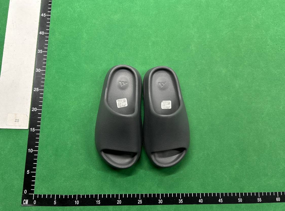MANY YEEZY SLIDES -2