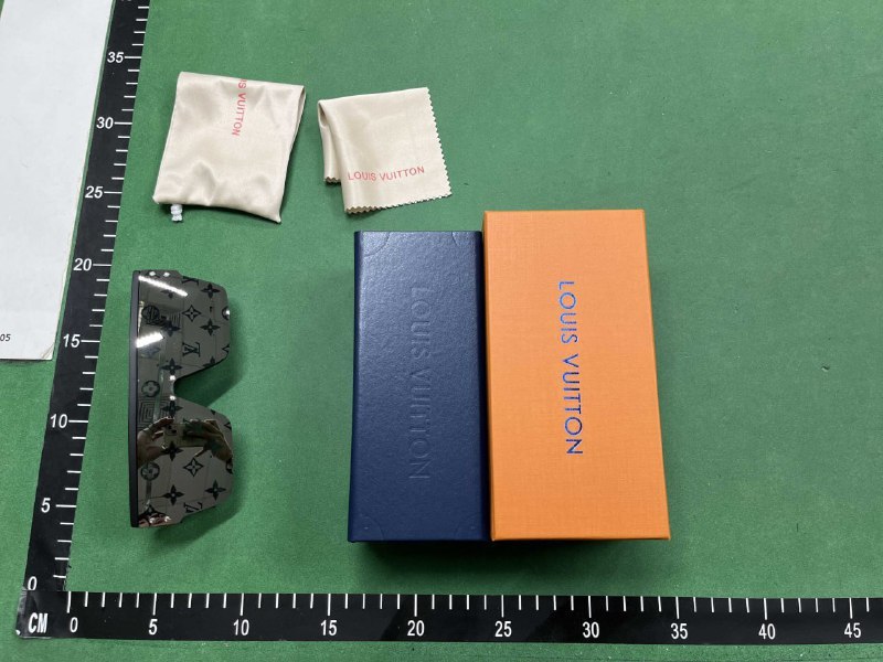 Louis Vuitton Sunglasses( 36 + styles) -3
