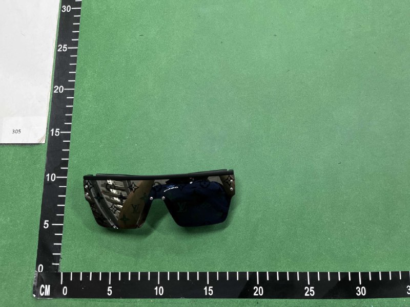 Louis Vuitton Sunglasses( 36 + styles) -4