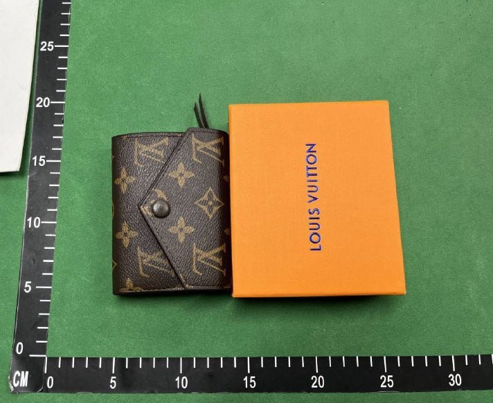 LV Louis Vuitton Wallet -2