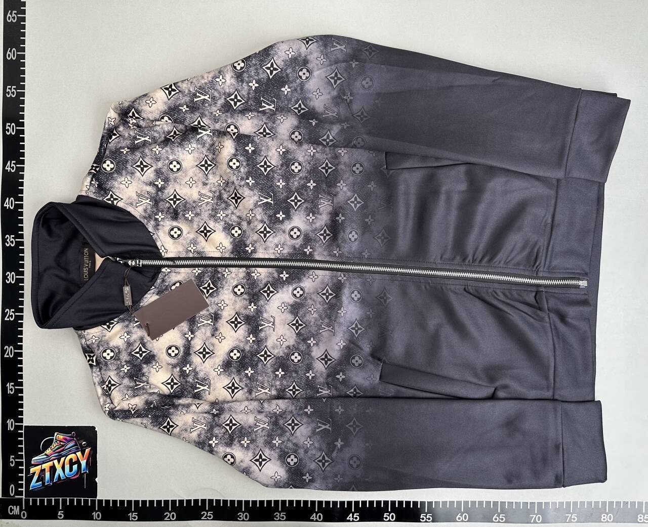LV Suit -3
