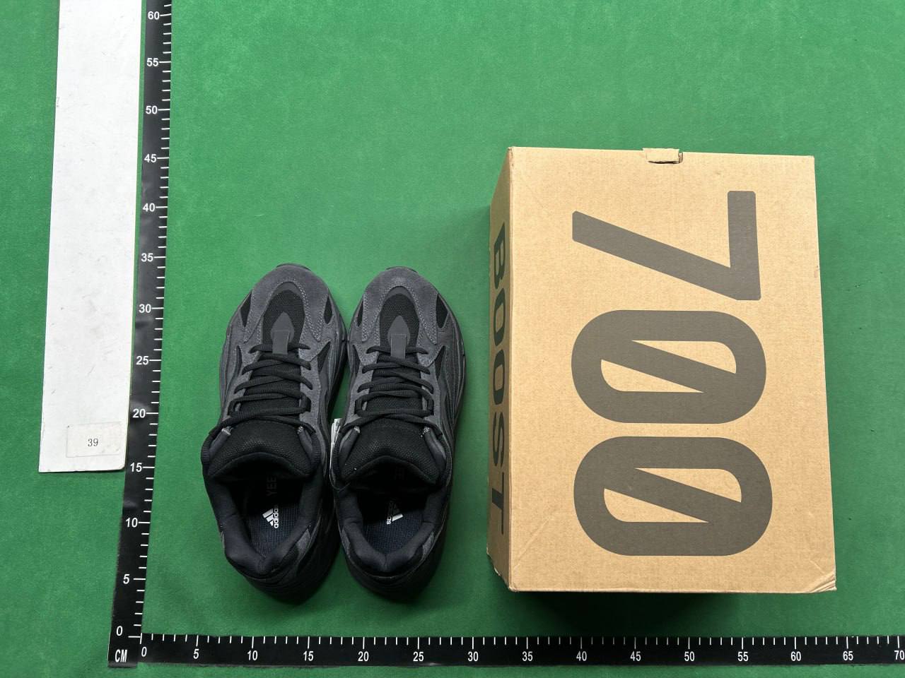 Yeezy boost 700 -2