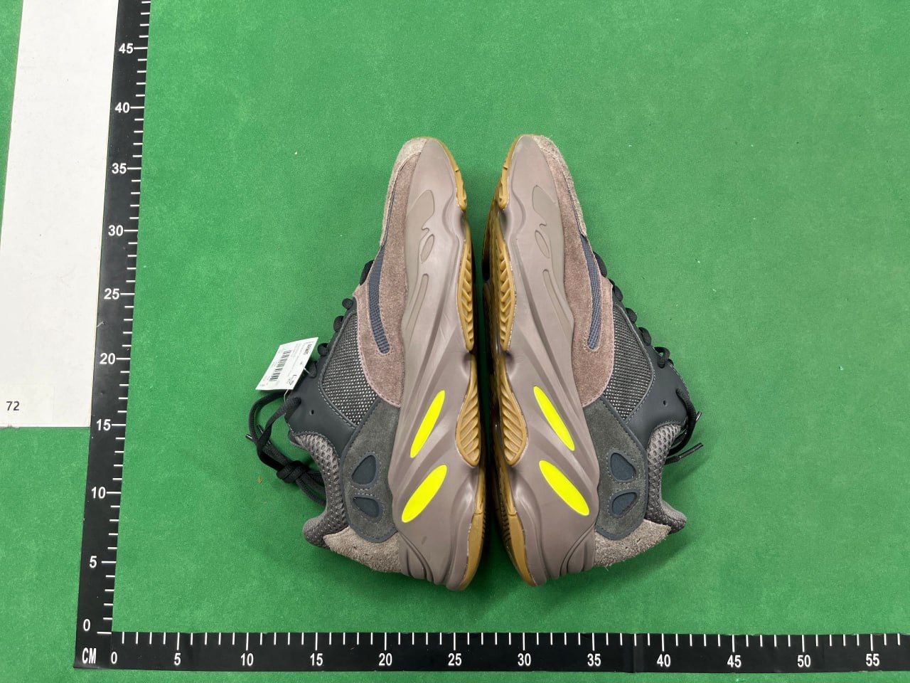 Yeezy boost 700 -4
