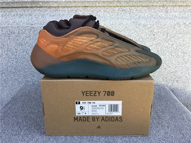 Adidas Yeezy Boost 700