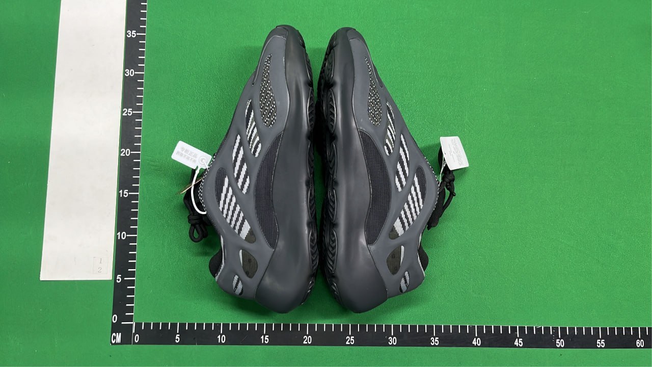 Adidas Yeezy Boost 700 -3